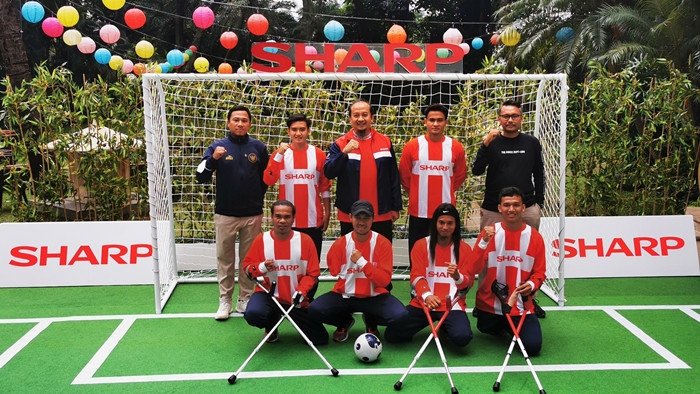 Foto Top Management Sharp Bersama dengan Garuda INAF