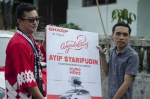 Penyerahan 1 unit mobil kepada pemenang Ayip Sarifudin