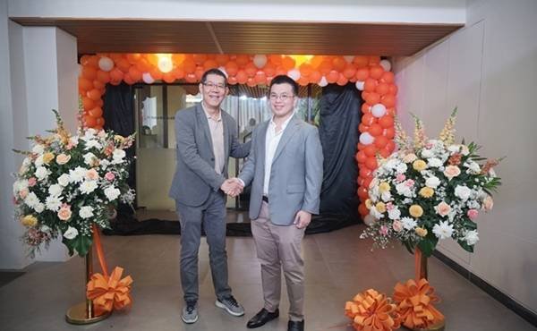 Ki Ka Santa Firmansjah, President Director Lixil Water Technology Indonesia Dan Rex Cokrowibowo President Director Panca Wisesa Adhika Dalam Peresmian Lec Central Jakarta (1)