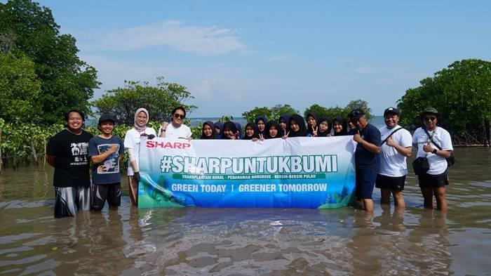Foto 2 sharp indonesia berhasil menjalankan program sharp untuk bumi di pulau tunda
